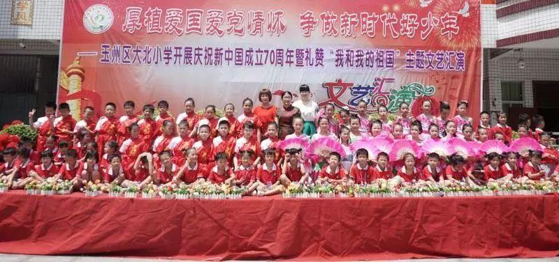 吃货小哥演绎“烧烤”芒果，在火炉上烤30秒钟，这操作“新奇”！