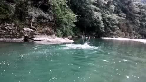 逃出郊外露营地