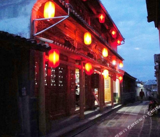一样是降龙十八掌，乔峰使之天下无敌，而这位一出手就被杀